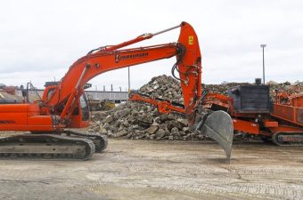 excavators-2833951_1280-1024x545